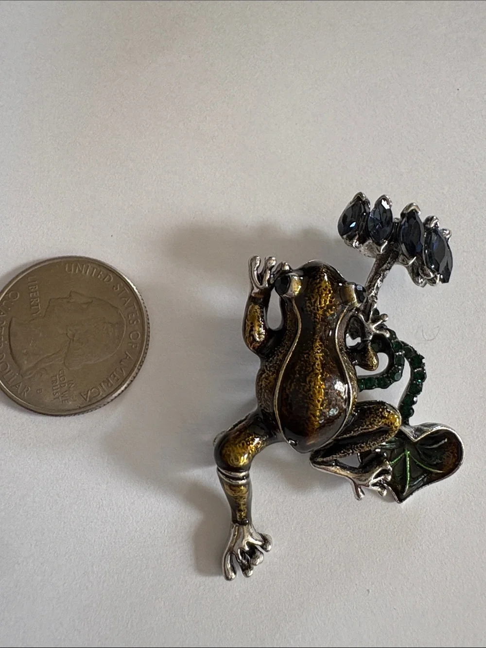 Vintage-Style Brown Frog Brooch with Green Leaf Accent